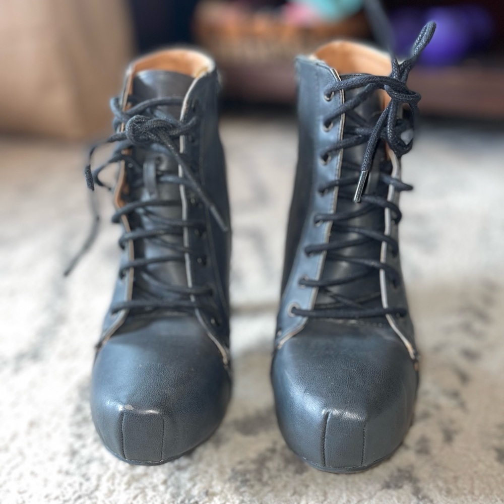 Women’s size 7 black leather booties